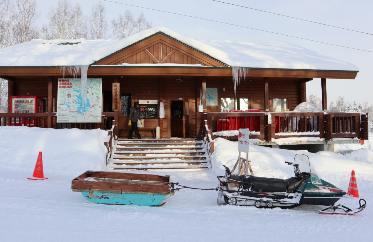 冬遊夢幻北北海道 冬季活動篇 朱鞠內湖冰上釣魚 佐呂別濕原雪地健行 旭川滑雪 冰壺運動 蕎麥麵體驗 PChome旅行團