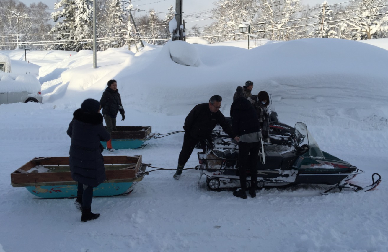  冬遊夢幻北北海道 冬季活動篇 朱鞠內湖冰上釣魚 佐呂別濕原雪地健行 旭川滑雪 冰壺運動 蕎麥麵體驗 PChome旅行團