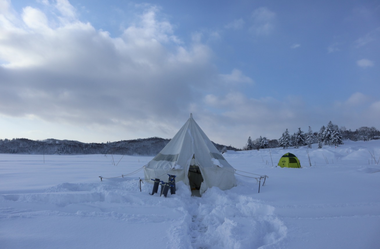 冬遊夢幻北北海道 冬季活動篇 朱鞠內湖冰上釣魚 佐呂別濕原雪地健行 旭川滑雪 冰壺運動 蕎麥麵體驗 PChome旅行團