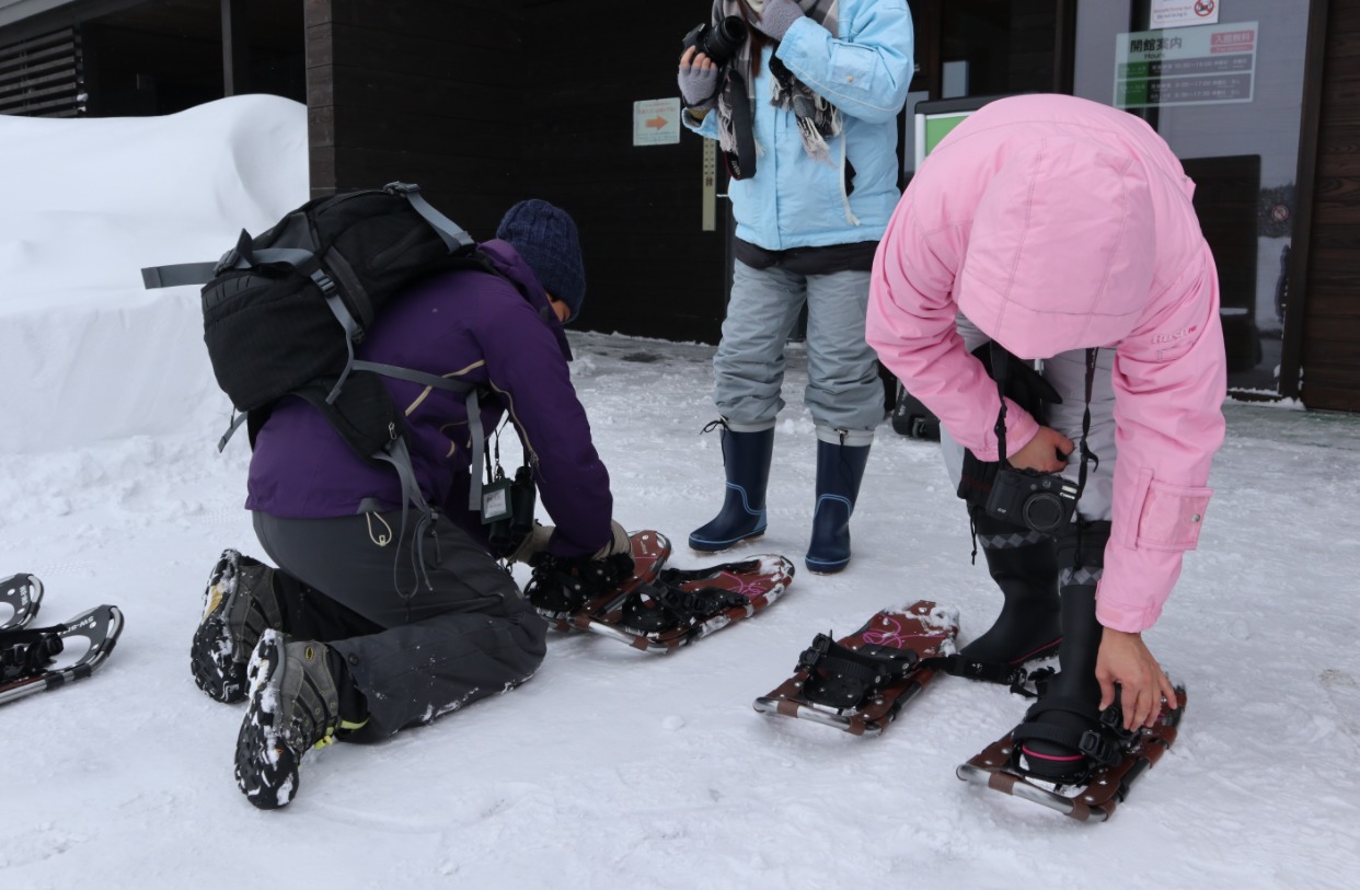 冬遊夢幻北北海道 冬季活動篇 朱鞠內湖冰上釣魚 佐呂別濕原雪地健行 旭川滑雪 冰壺運動 蕎麥麵體驗 PChome旅行團